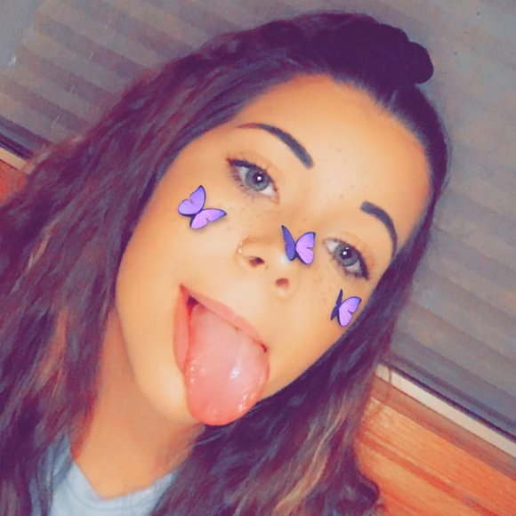 Meet your Posher, Alyssa - Picture 1 of 1